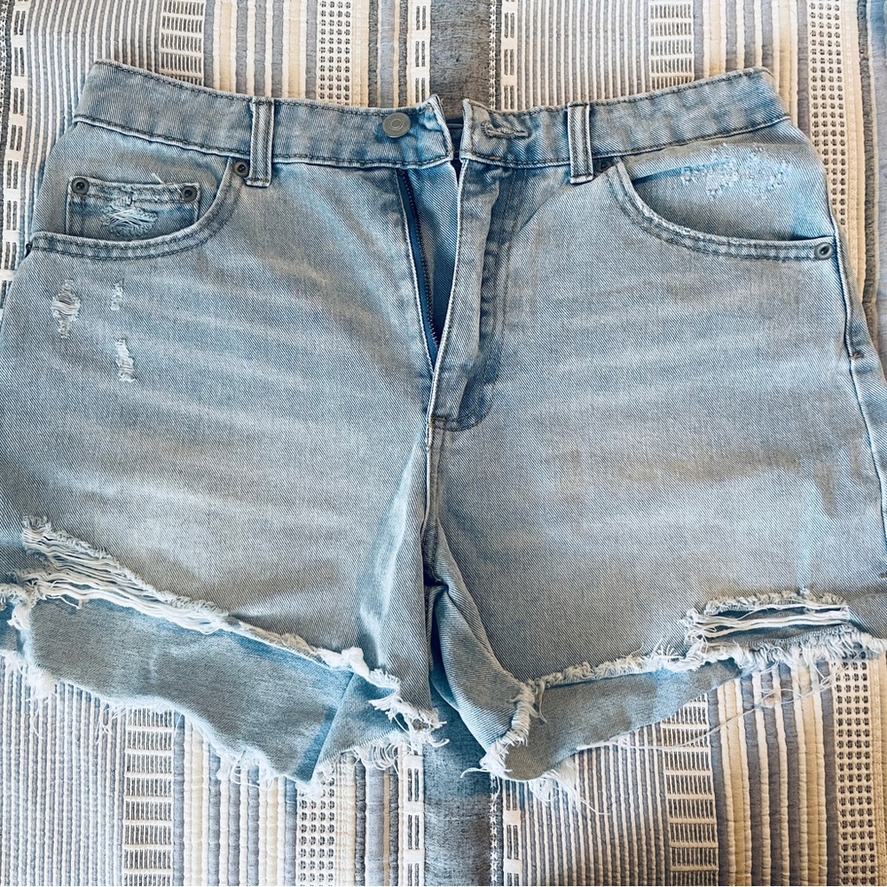 No Boundaries size 9 Light Blue Denim cutoff Shorts